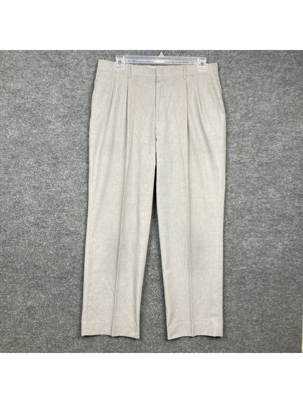 Haggar Mens Size 36 x 32 Light Gray Pleated Front Pocket Dress Pants EUC